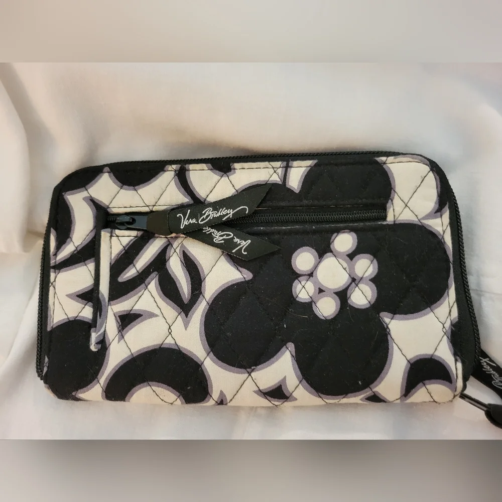 Vera Bradley Black and White Floral Phone Case Set EUC - Picture 6 of 9
